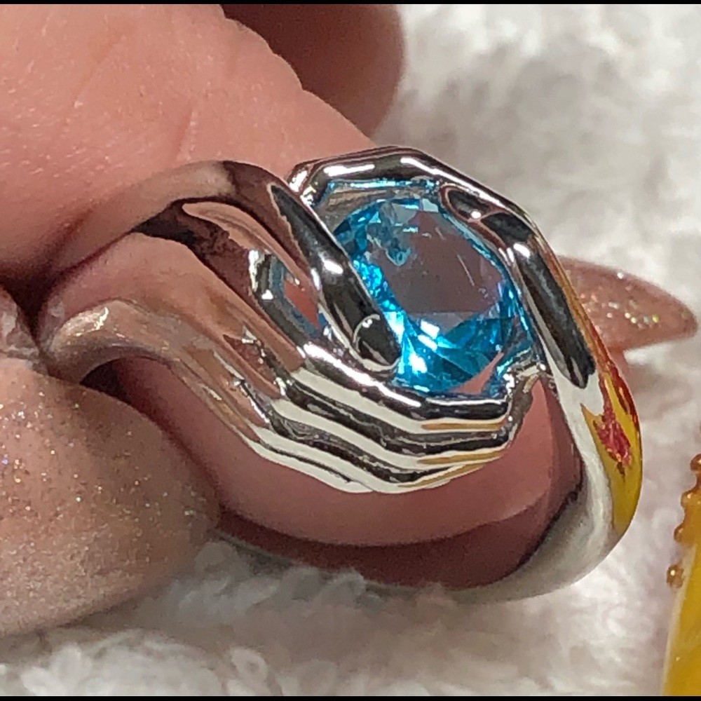 💍⭐️sterling silver ring with blue cubic-holding hands -caring ring